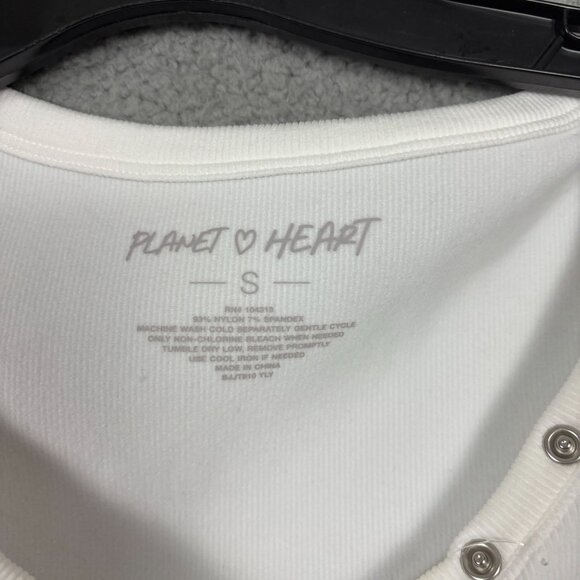 Planet Heart White Ribbed Short Sleeve Henley Top Small 3/4 Button Up NWOT's. - Picture 6 of 7